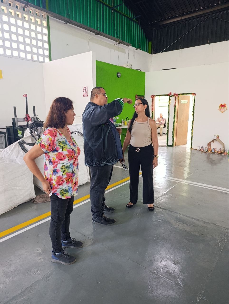 photo_4969869592540941106_y